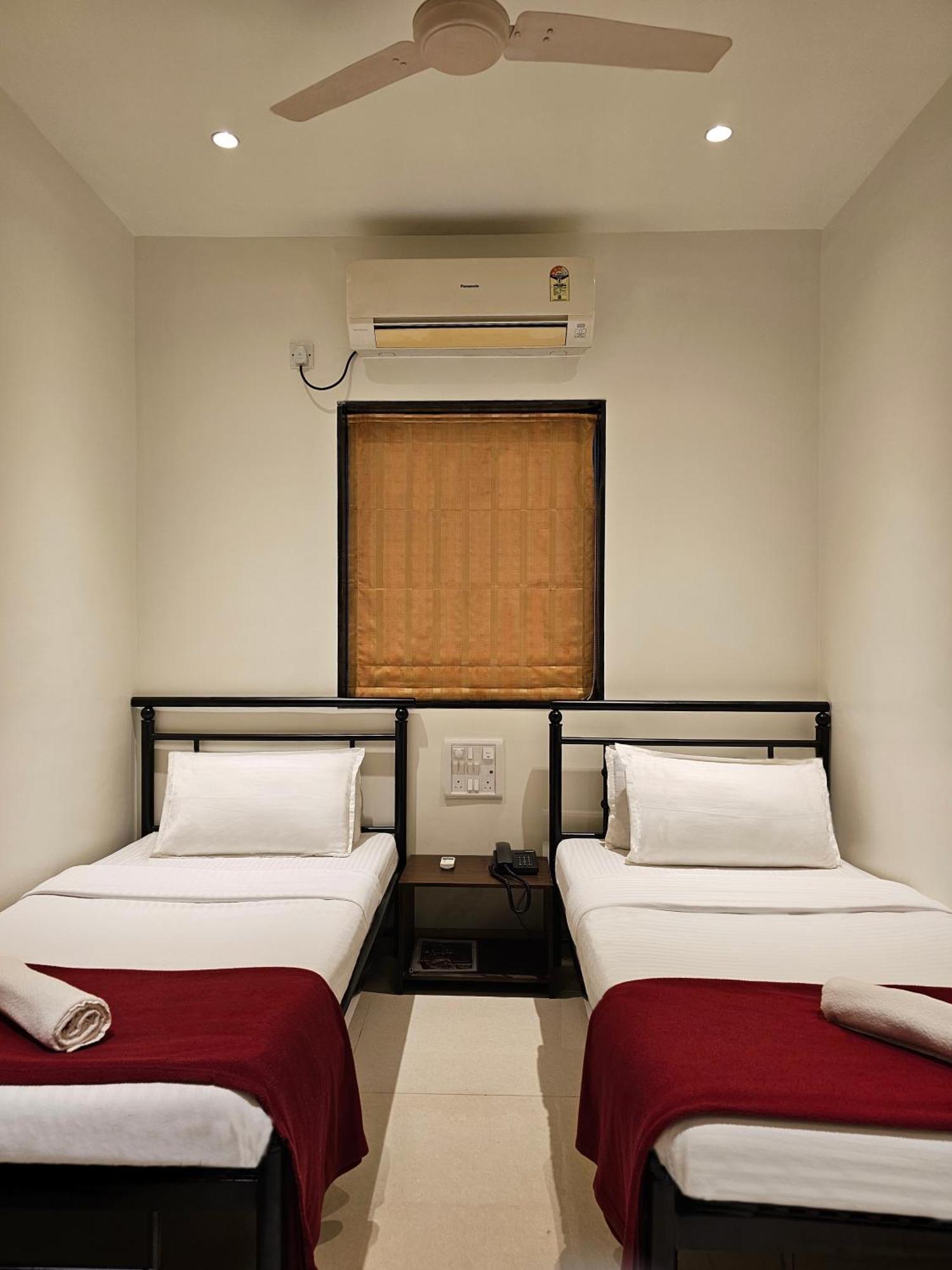 Hotel Kumkum Mumbai Exterior foto