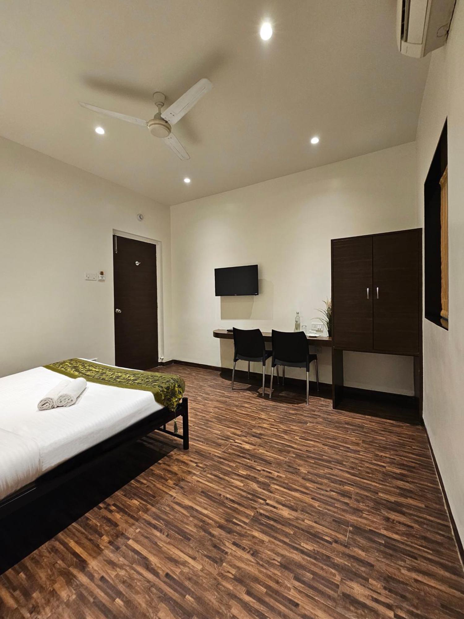 Hotel Kumkum Mumbai Exterior foto