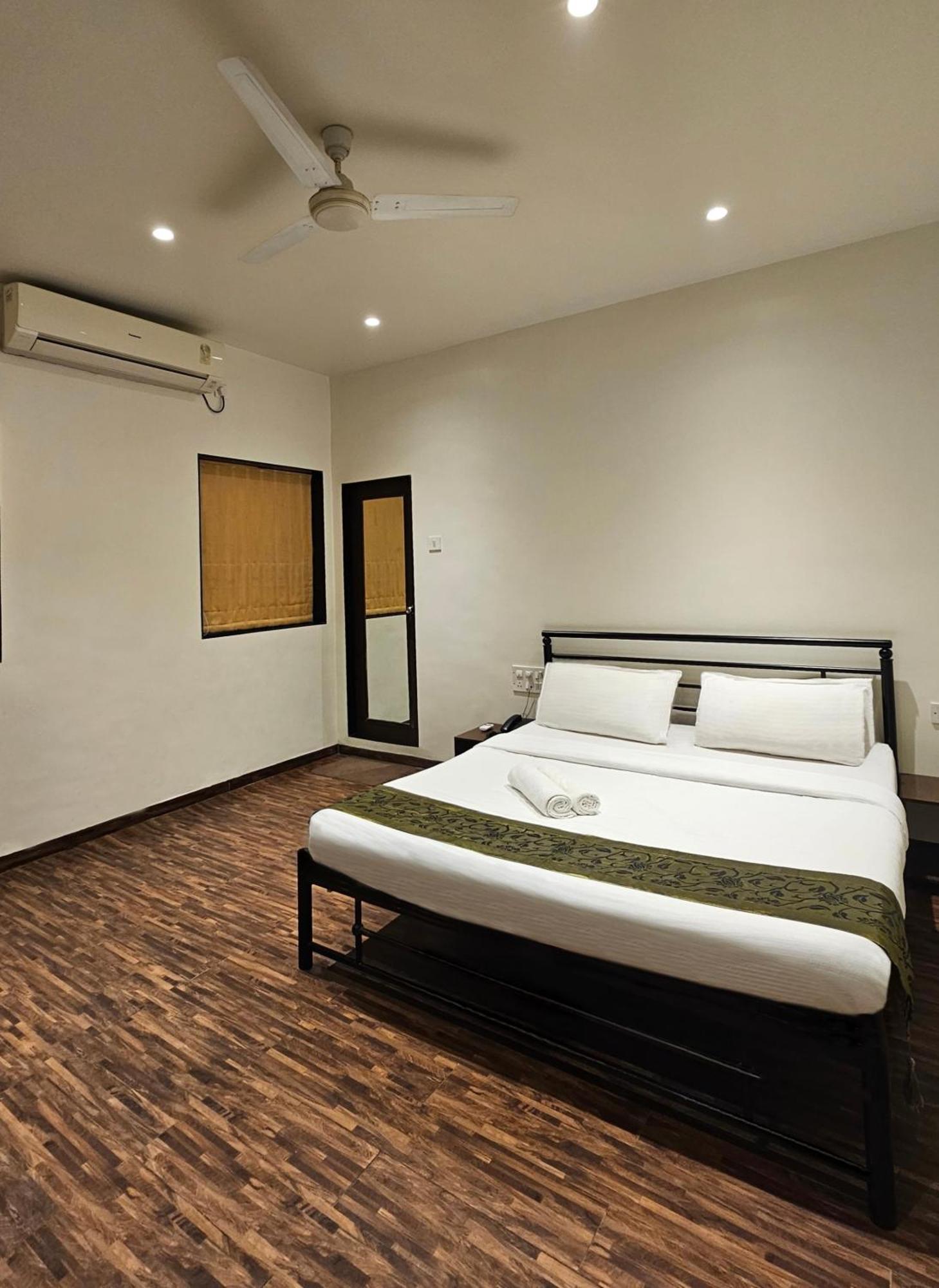 Hotel Kumkum Mumbai Exterior foto